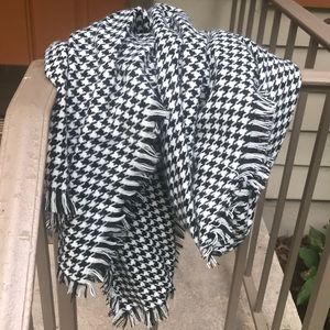 Houndstooth Print Scarf